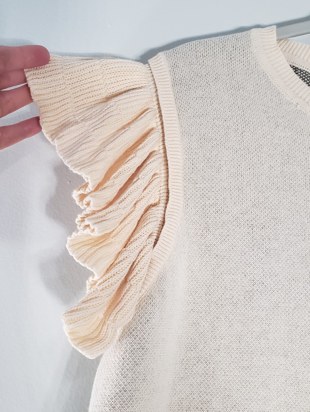 Entro Cheetah Print Sweater Medium Cream Flutter Ruffle Sleeve Cropped Preppy - Picture 2 of 9